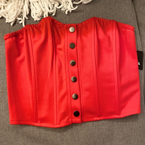 Tops - ✨❤️✨Red Button up TupTop ❤️✨❤️